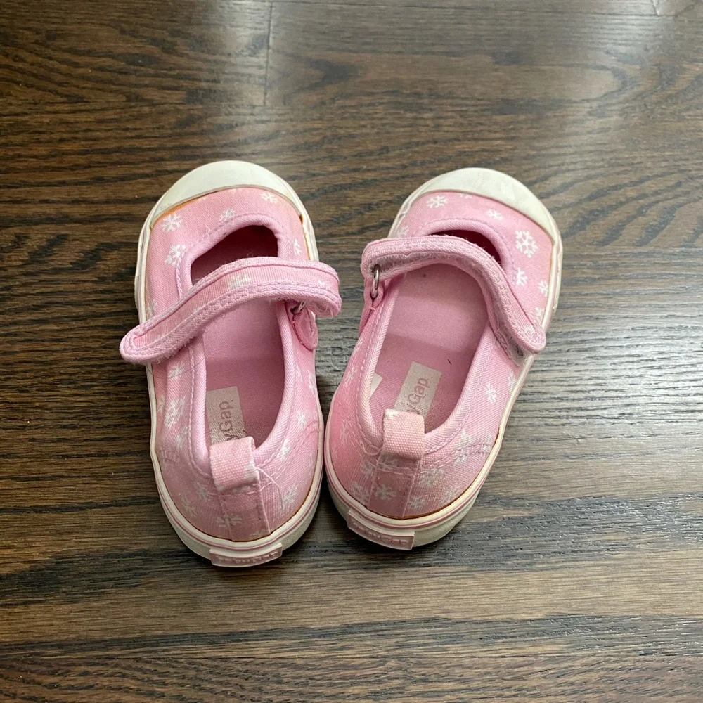 GAP size sneakers